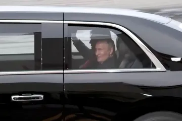 Does Putin speak English? Politicos and experts weigh in as world wonders what leaders said in backseat of Trump’s Beast