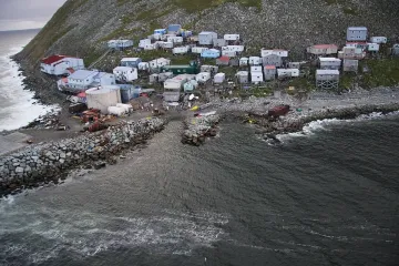 До России можно дойти пешком: как живет самый пограничный остров США (видео)