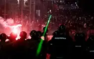 У Сербії протестувальники підпалили офіс партії Вучича