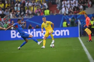 Игрока сборной Украины Зинченко хочет купить клуб, фанаты которого скандировали имя Путина