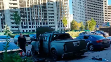 У Києві вибухнуло пофарбоване під військове авто, коли до нього наближався власник