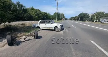 На Дніпропетровщині посеред дороги розвалився автомобіль