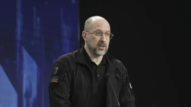 Шмыгаль предупредил, что резкого сокращения украинских войск после войны не будет