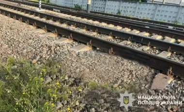 На Київщині під колесами потягу загинула жінка