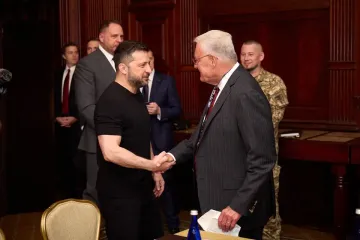 Зеленский заявил, что невозможно отдать территории Украины России, — СМИ