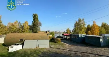 В Киеве будут судить женщину за самовольное занятие участка земли и строительство у озера "Заплавное"