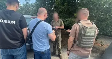 На Дніпропетровщині військовий вимагав хабарі за приховування самовільного залишення служби