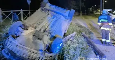 В Тернопольской области водитель Renаult выехал на встречную полосу и столкнулся с микроавтобусом