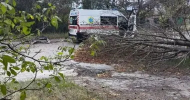 На Харківщині росіяни вдарили дроном по "швидкій допомозі"