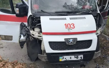 Россияне атаковали авто скорой в Купянске: пострадали двое медиков