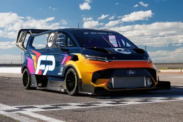 Быстрее Lamborghini и Corvette: фургон Ford Transit поразил необычным рекордом (видео)