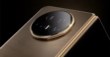 Тонкий cкладной смартфон Honor выдержал на себе холодильник весом 104 кг (фото)