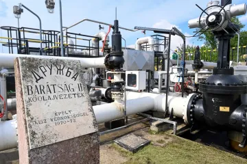 "Не наша война": нефтепровод "Дружба" возобновил работу после атаки БпЛА, Сийярто обратился к Украине