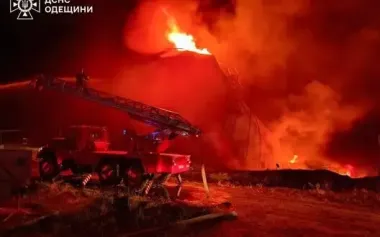 At night, Russia attacked port infrastructure of Odesa with "Shahed" drones: large-scale fire broke out, one person injured. VIDEO+PHOTOS