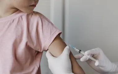 Нужно ли вакцинировать ребенка перед школой: ответ педиатра