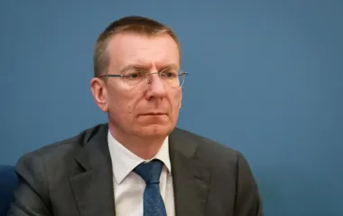 Президент Латвии считает преждевременным обсуждать отправку войск в Украину