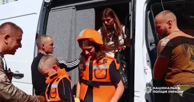 П’ятьох дітей евакуювали з Андріївки на Донеччині, яка постійно під обстрілами дронів