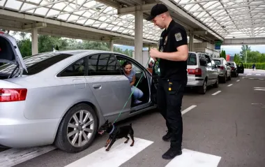 Кого з жінок можуть не випустити за кордон під час мобілізації: пояснення адвоката
