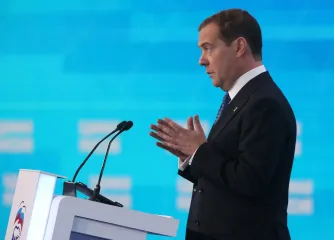 Медведев раскритиковал идею отправки войск НАТО в Украину и оскорбил Макрона