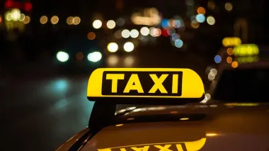 Такси во время комендантского часа: КГВА рассматривает предложения Bolt, Uklon и Uber