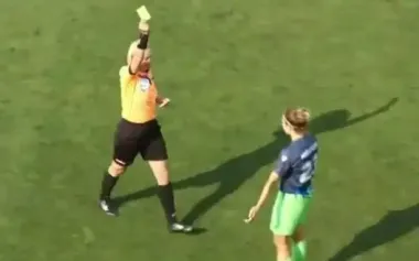 Referee in Women’s Premier League match shows yellow card to player for speaking Russian: "We don’t speak Russian here. This is Ukrainian championship.". VIDEO