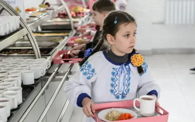 В Україні оновлюють шкільне харчування: коли обіди стануть безкоштовними для всіх