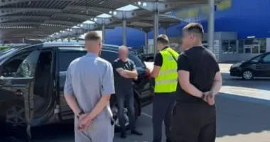 В Киевской области задержали мужчину, который получил 10 тыс. долларов за "помощь" с воинским учетом