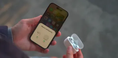 Многие и не догадываются: две скрытые функции делают AirPods гораздо лучше других наушников
