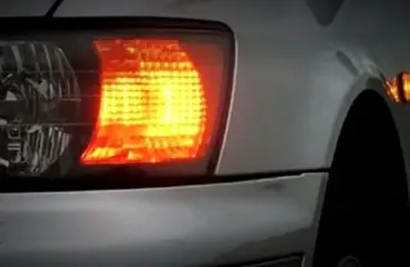 Моргання "аварійкою": тепер за світлові сигнали можуть виписати чималий штраф