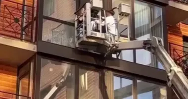 Такого фіналу він не очікував: у Луцьку хлопець освідчився коханій дівчині