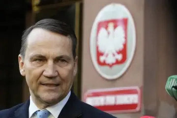 Сикорский высмеял венгерского коллегу из-за жалоб на украинские удары по нефтепроводу