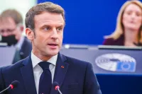 "Їдь сам в Україну". Що відомо про новий скандал навколо Макрона