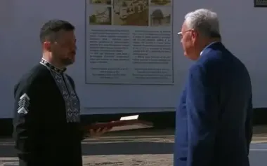 Zelenskyy presented Kellogg with the Order of Merit, 1st degree