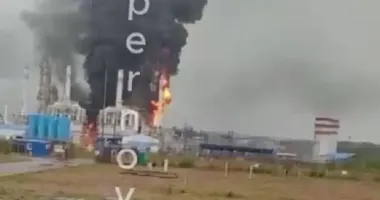 Украинские дроны нанесли удар по крупнейшему газовому заводу россии: вспыхнул пожар