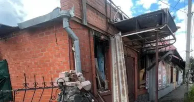 На Харківщині ворожий дрон влучив у магазин: постраждав місцевий житель