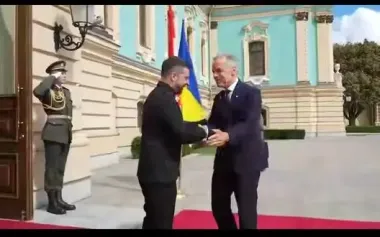 Zelenskyy discusses Canadian aid, work within Coalition of Willing and sanctions with Carney. VIDEO