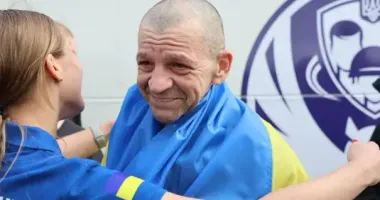 Нарешті вдома: українські воїни та цивільні повертаються після тривалого полону
