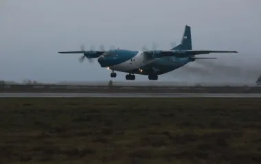 Атака дронів заблокувала аеропорт у Петербурзі: літак із росіянами сів у Таллінні