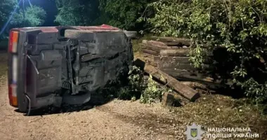 На Черкащині через п’яного водія перекинувся легковик: постраждали троє дітей, дворічна – у тяжкому стані