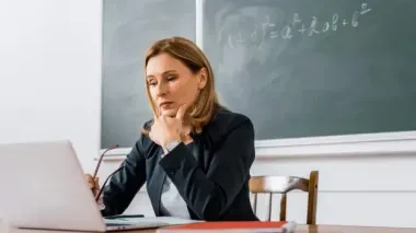 Вчителька розбила 5 міфів про педагогів: мало роботи і довгі канікули
