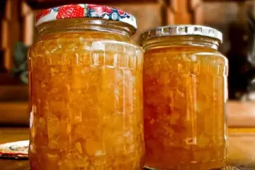 Варенье с сюрпризом: почему опасно есть плесень и "собрать ложкой" не спасает