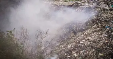 На Київщині виникла пожежа на несанкціонованому сміттєзвалищі