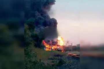 Взрывы в Крыму: поезд с горючим и ж/д подстанция уничтожены дистанционными ударами (фото)