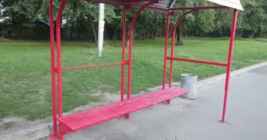 Розбійний напад на зупинці в Києві: поліція затримала двох підозрюваних