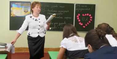 Учителей научат, как реагировать на буллинг детей, но они сами — не защищены: что известно