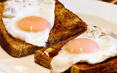 Этот ингредиент сделает яичницу супер вкусной: масло больше не нужно