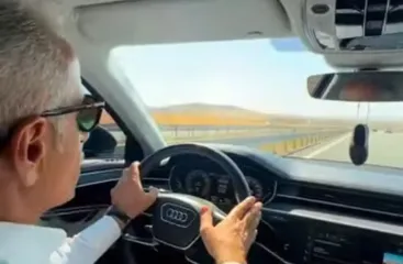Сам себя выдал: министра транспорта оштрафовали после видео со скоростью 225 км/ч (видео)
