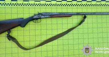 Несподівана знахідка у Білій Церкві: під час демонтажу будинку чоловік виявив зброю