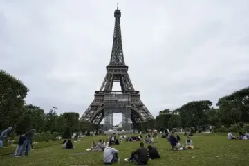В Париже изнасиловали украинку напротив Эйфелевой башни: что известно о жертве и нападавшем