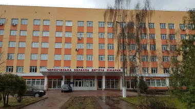 Грязь и плесень: женщина пожаловалась на условия в детской больнице Чернигова (фото)